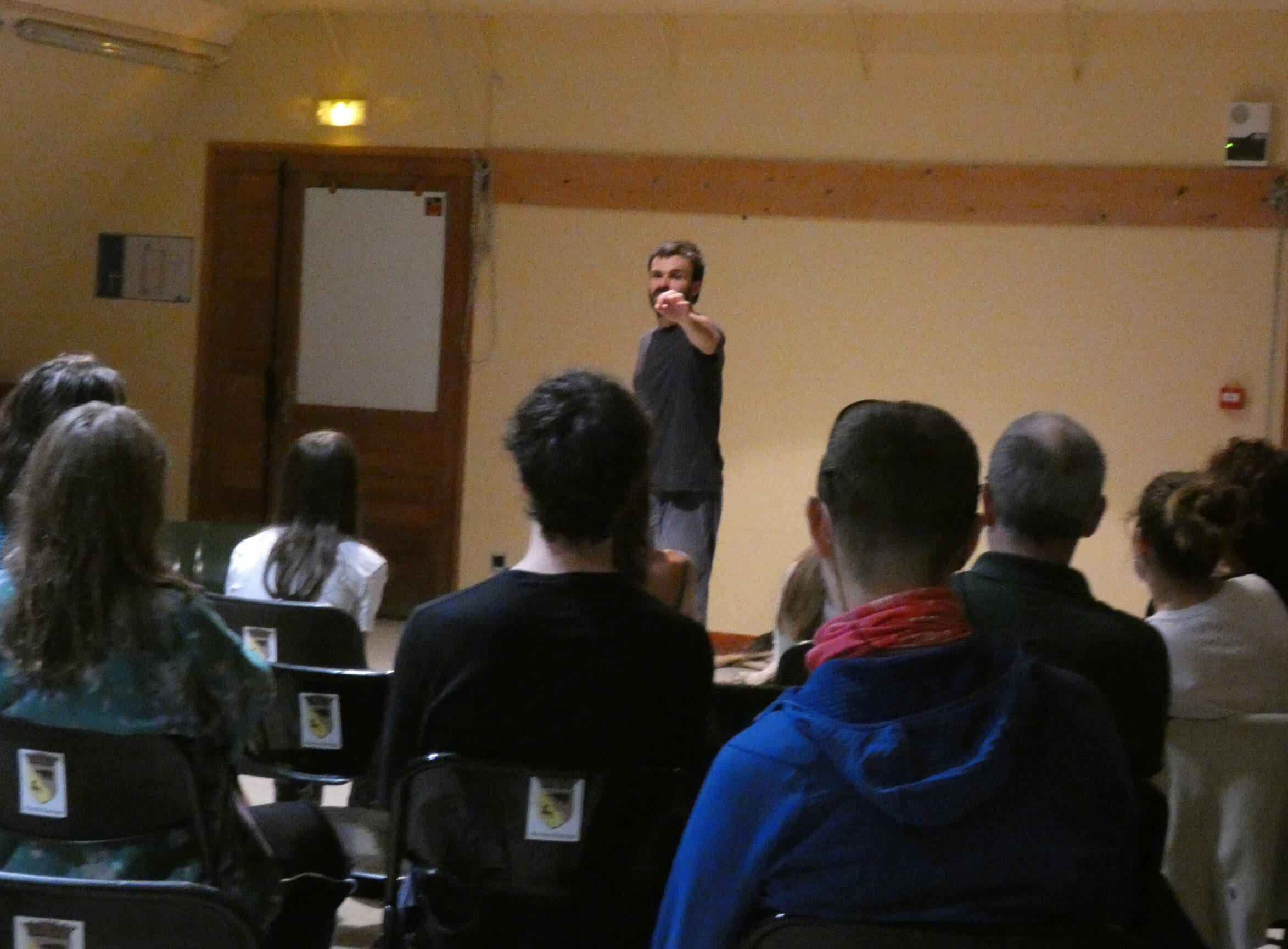 Représentation de la pièce de théâtre “Garder” à l’Ogival